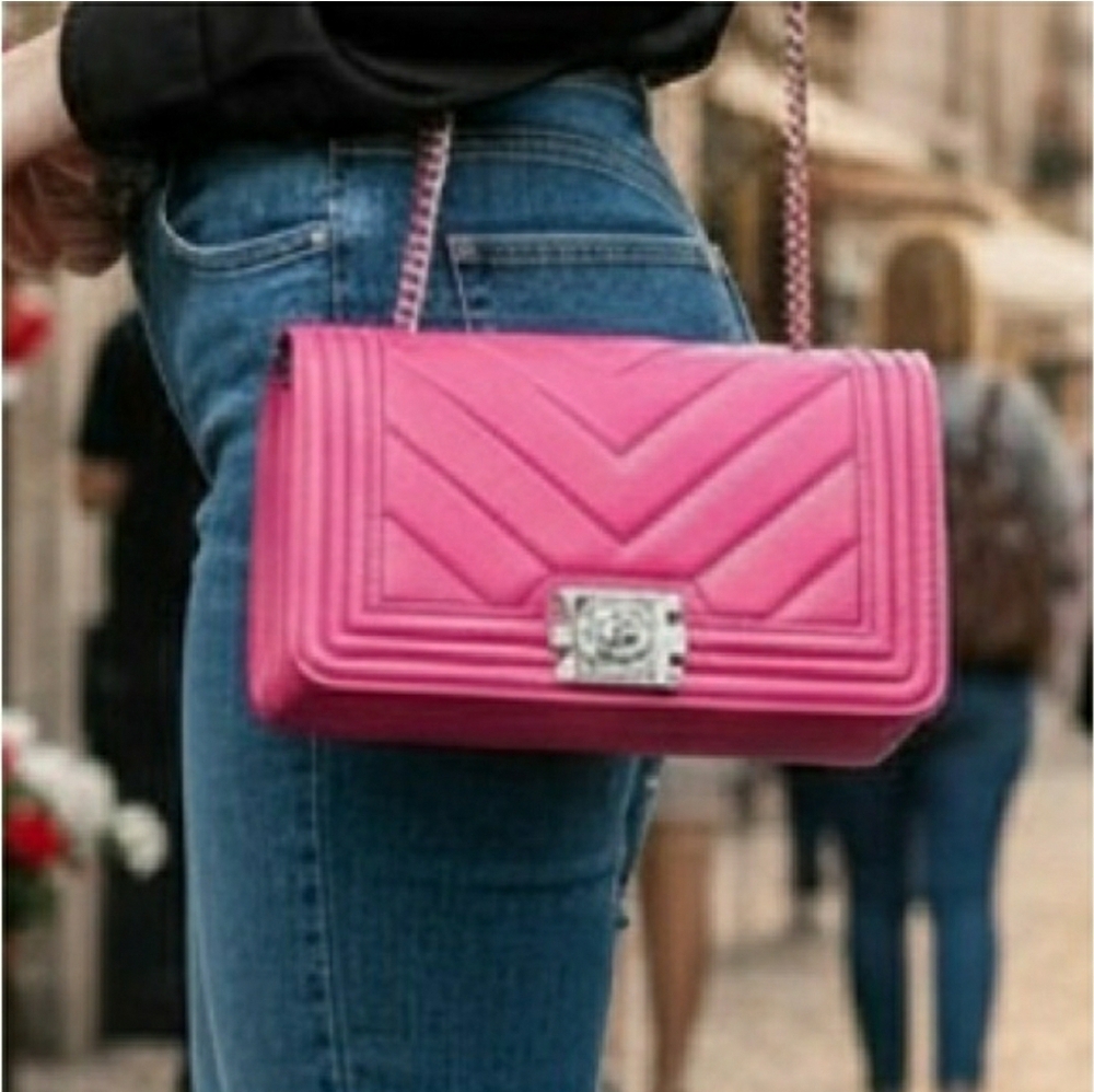 Badgley Mischka Pink Chevron Quilted Crossbody (Retail $149) NWT! - Picture 11 of 11